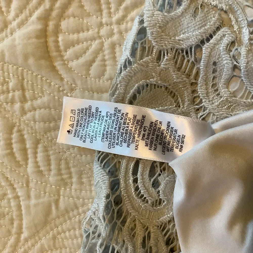 COPY - Beautiful grey lace blouse. Excellent condition - Picture 4 of 4